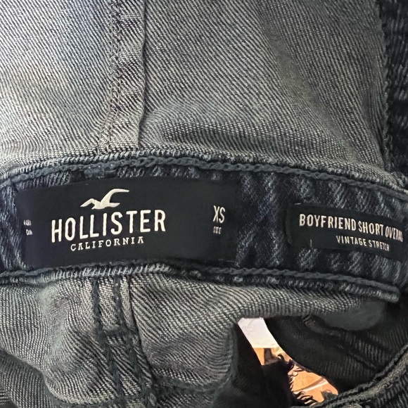 Hollister boyfriend short overalls - Picture 3 of 3